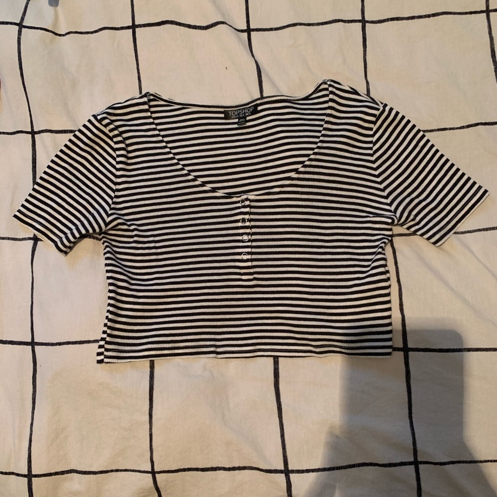 Cap-sleeved crop top